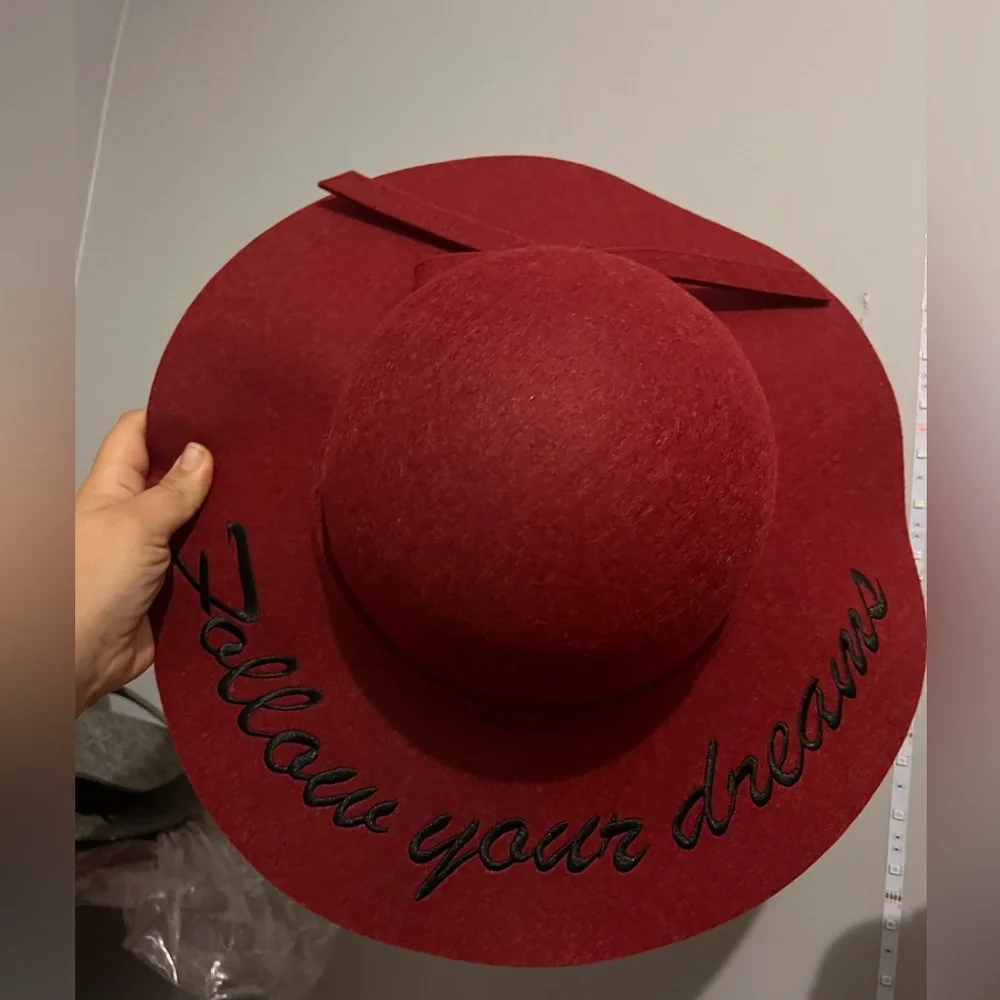 Hat - Picture 7 of 9